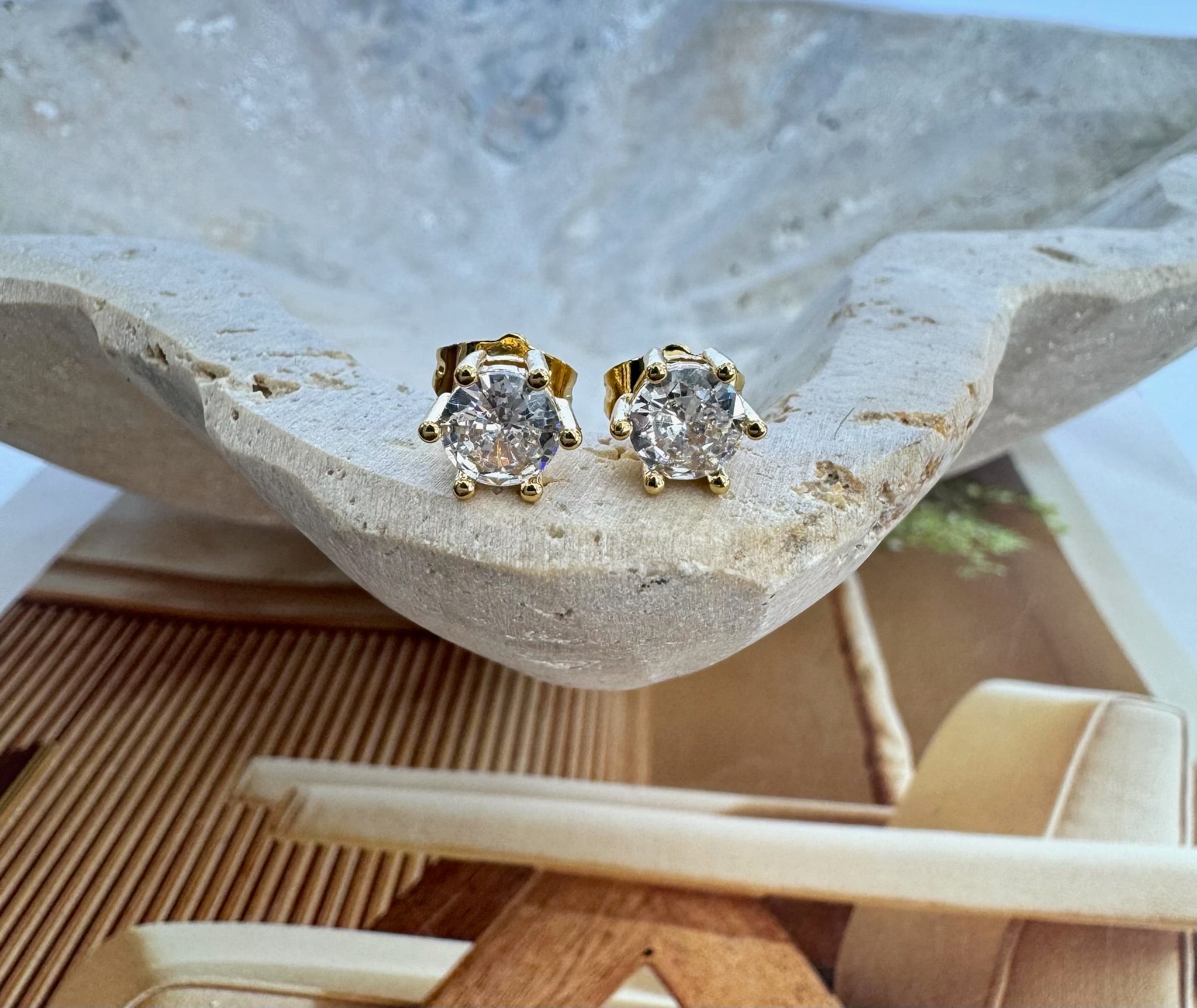 Gold diamond stud